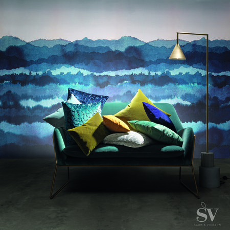 Dekorative Couch mit Kissen